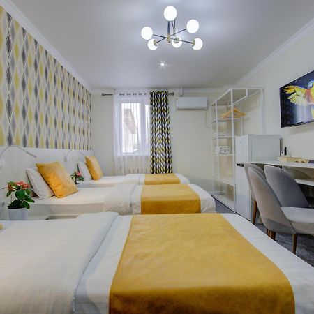 Viva Hotel Бишкек Екстериор снимка