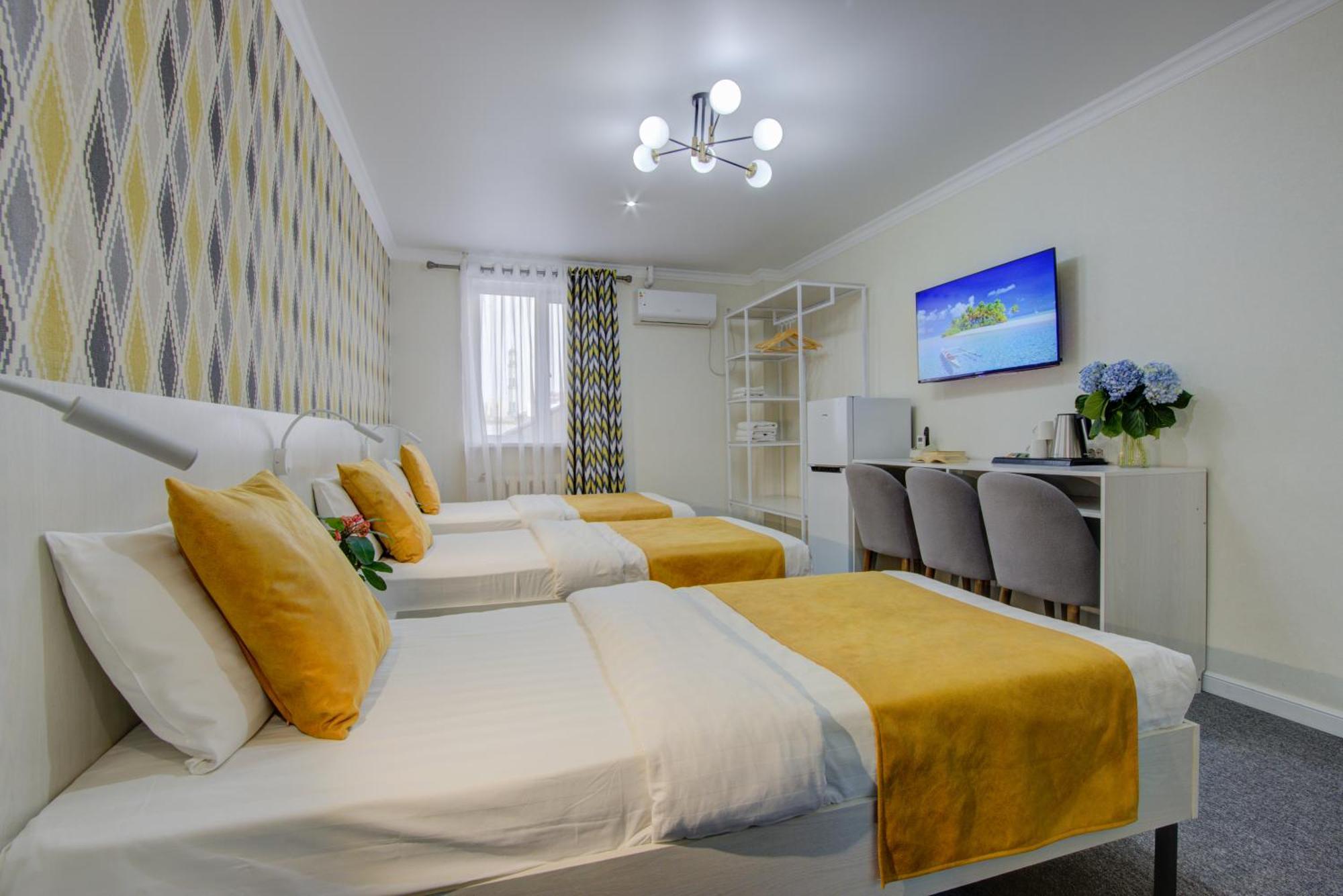 Viva Hotel Бишкек Екстериор снимка