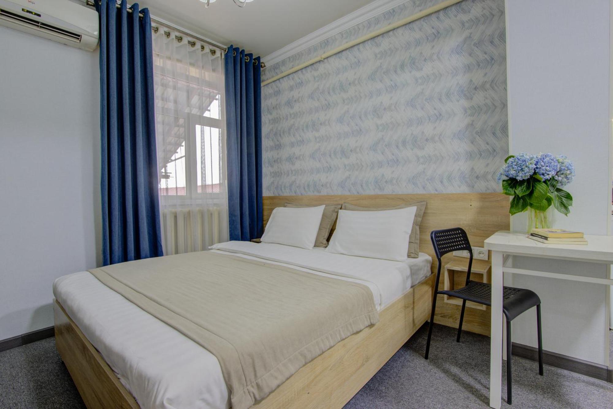 Viva Hotel Бишкек Екстериор снимка