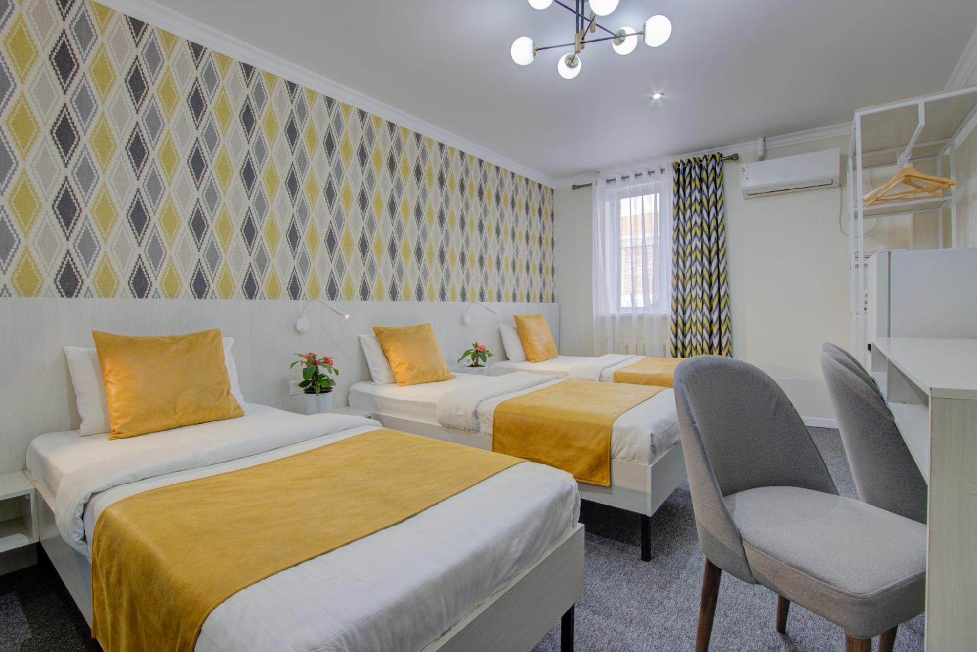 Viva Hotel Бишкек Екстериор снимка