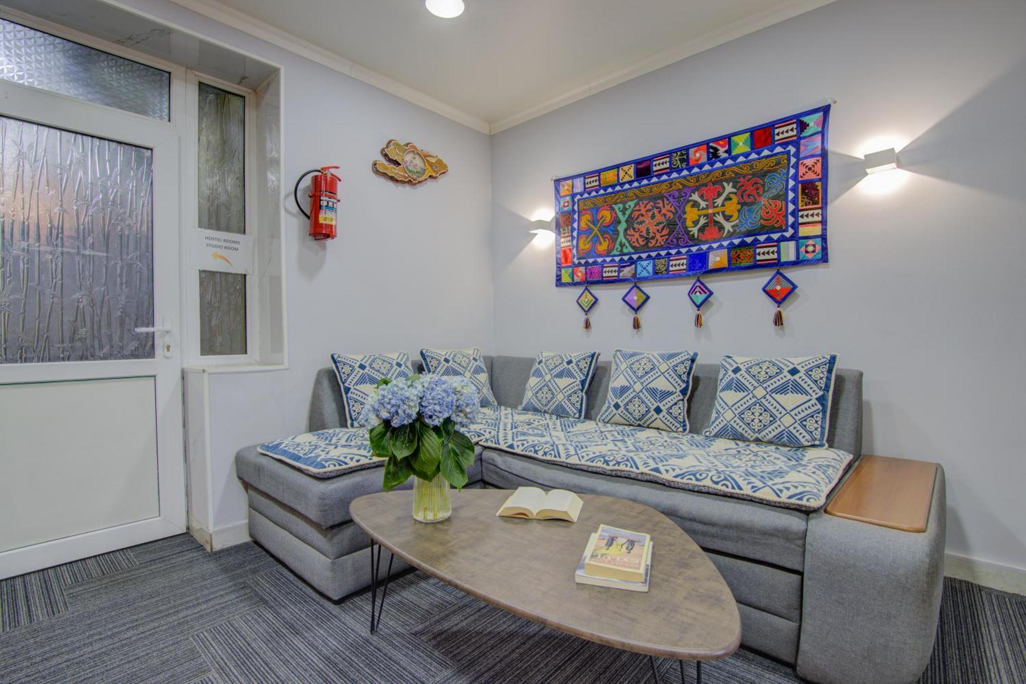 Viva Hotel Бишкек Екстериор снимка